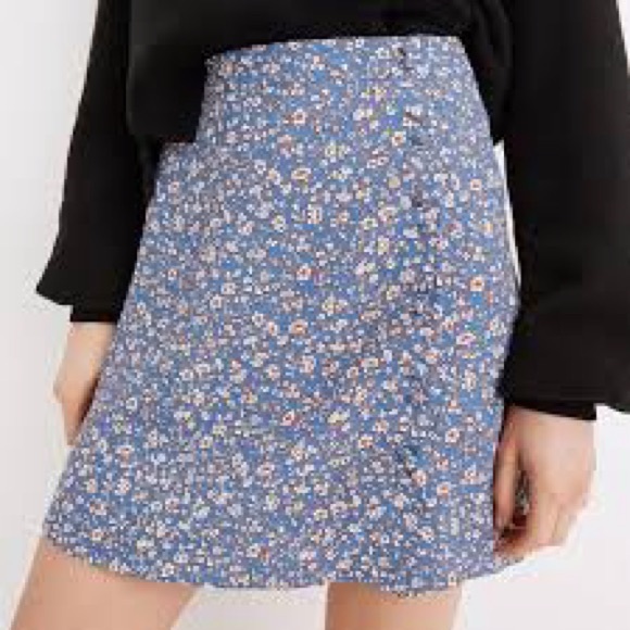 Madewell flower skirt with back zipper and side buttons size 6. - Picture 2 of 10